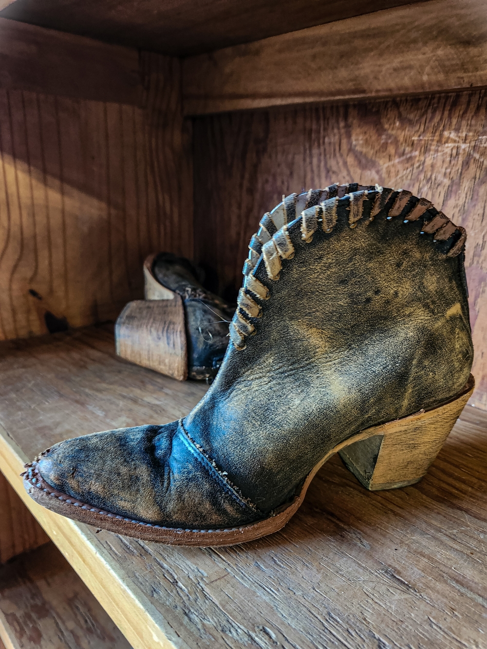 Circle G Leather Western Booties 7M Distressed Whipstitch Cowboy Ankle Boots